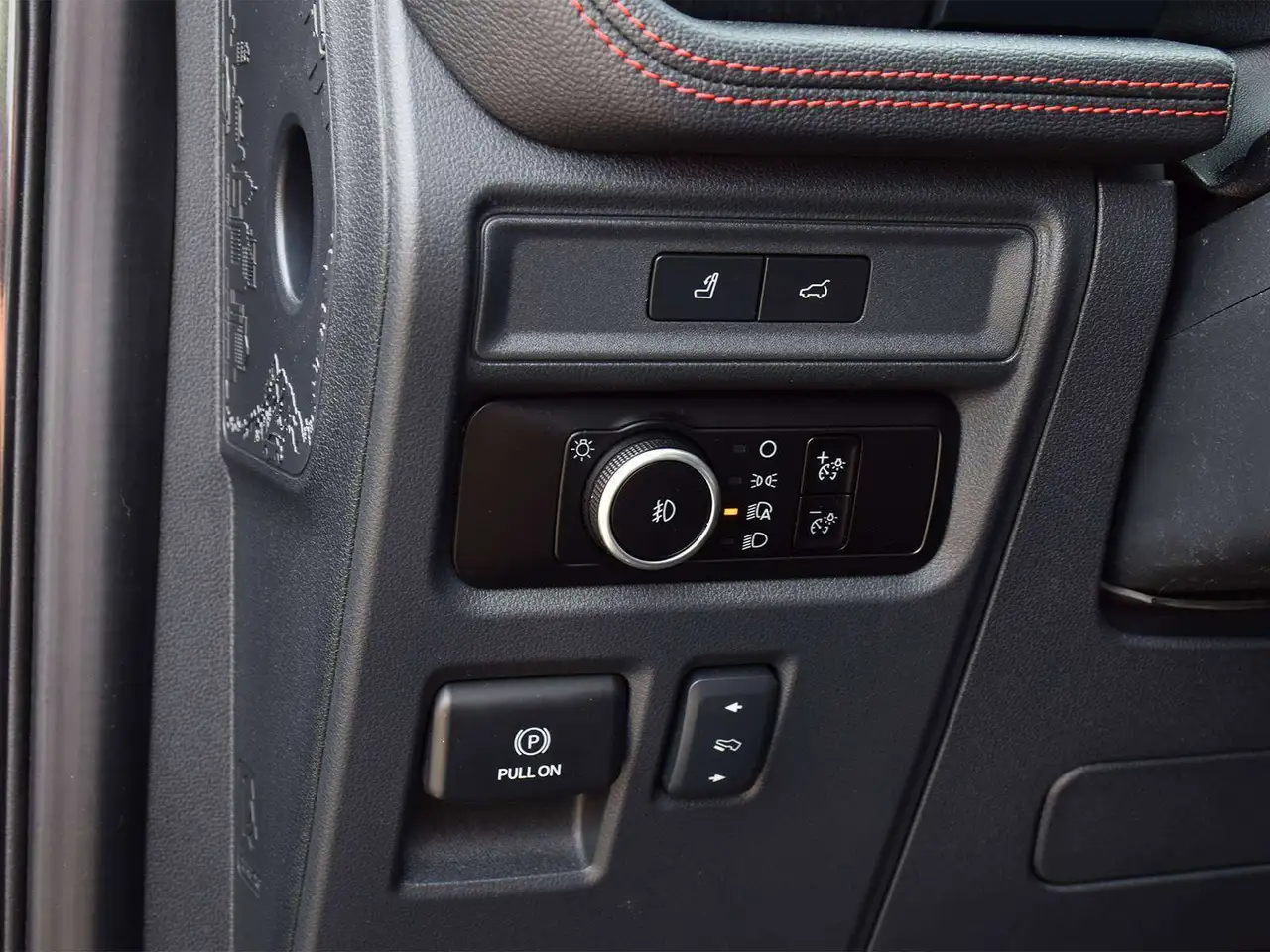 Ford Expedition - Image 17