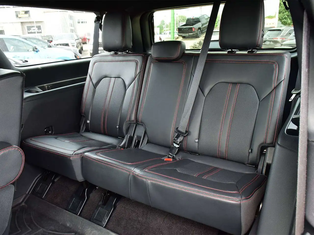 Ford Expedition - Image 25
