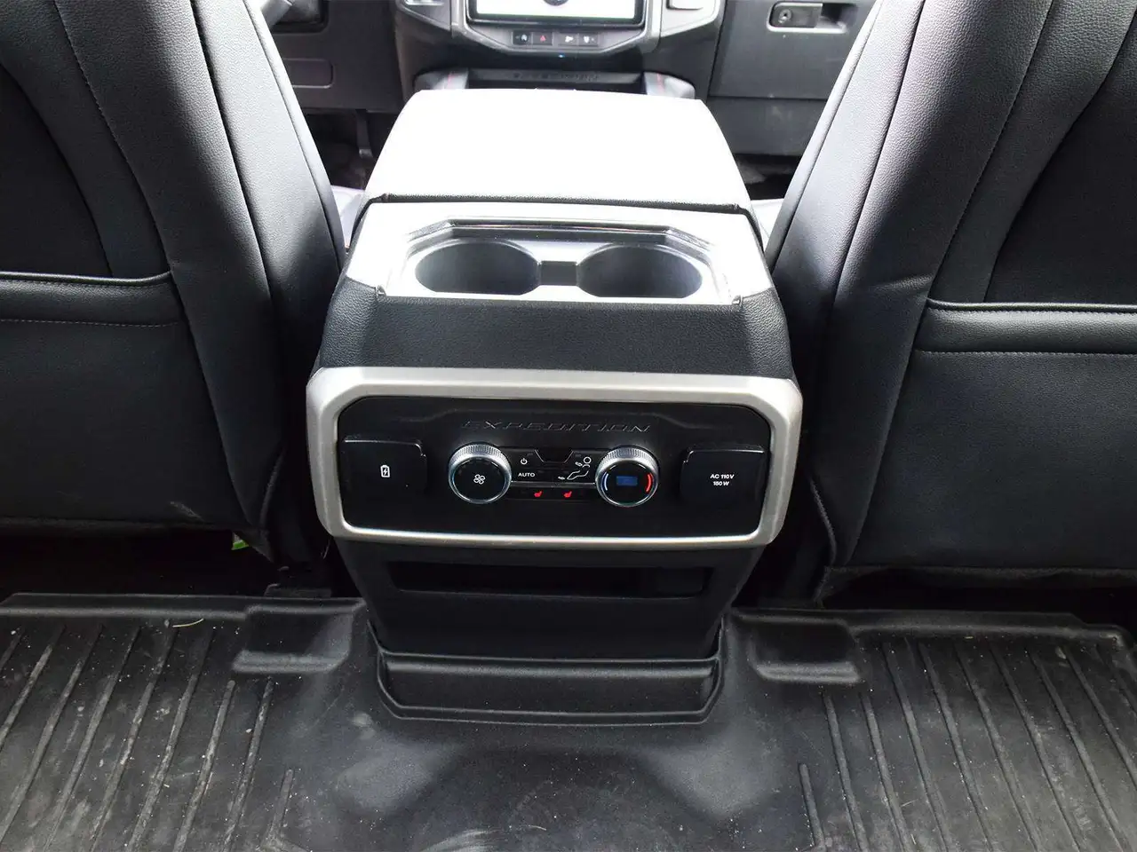 Ford Expedition - Image 23