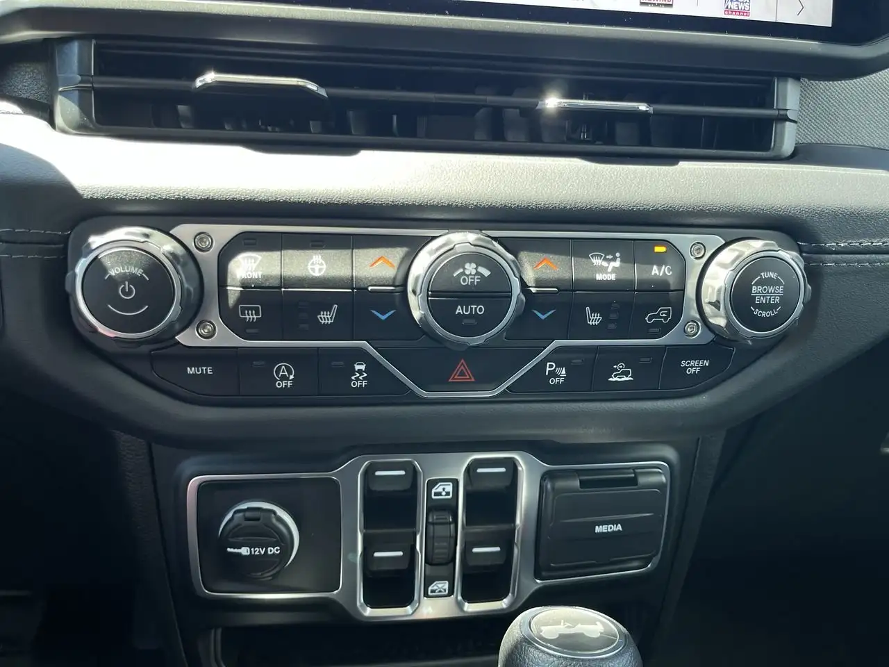 Jeep Wrangler - Image 25