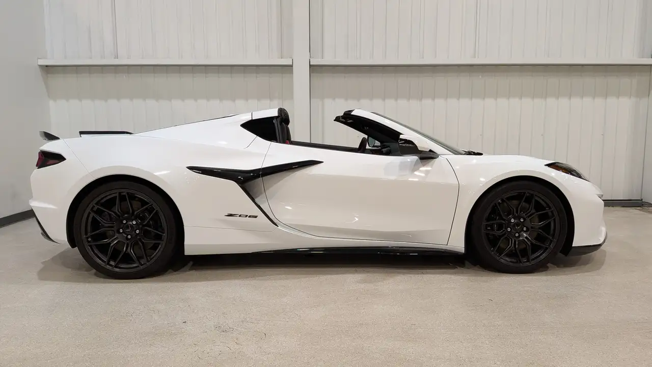 Chevrolet Corvette - Image 8