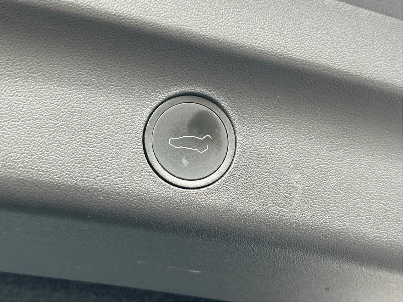 Tesla Model Y - Image 21