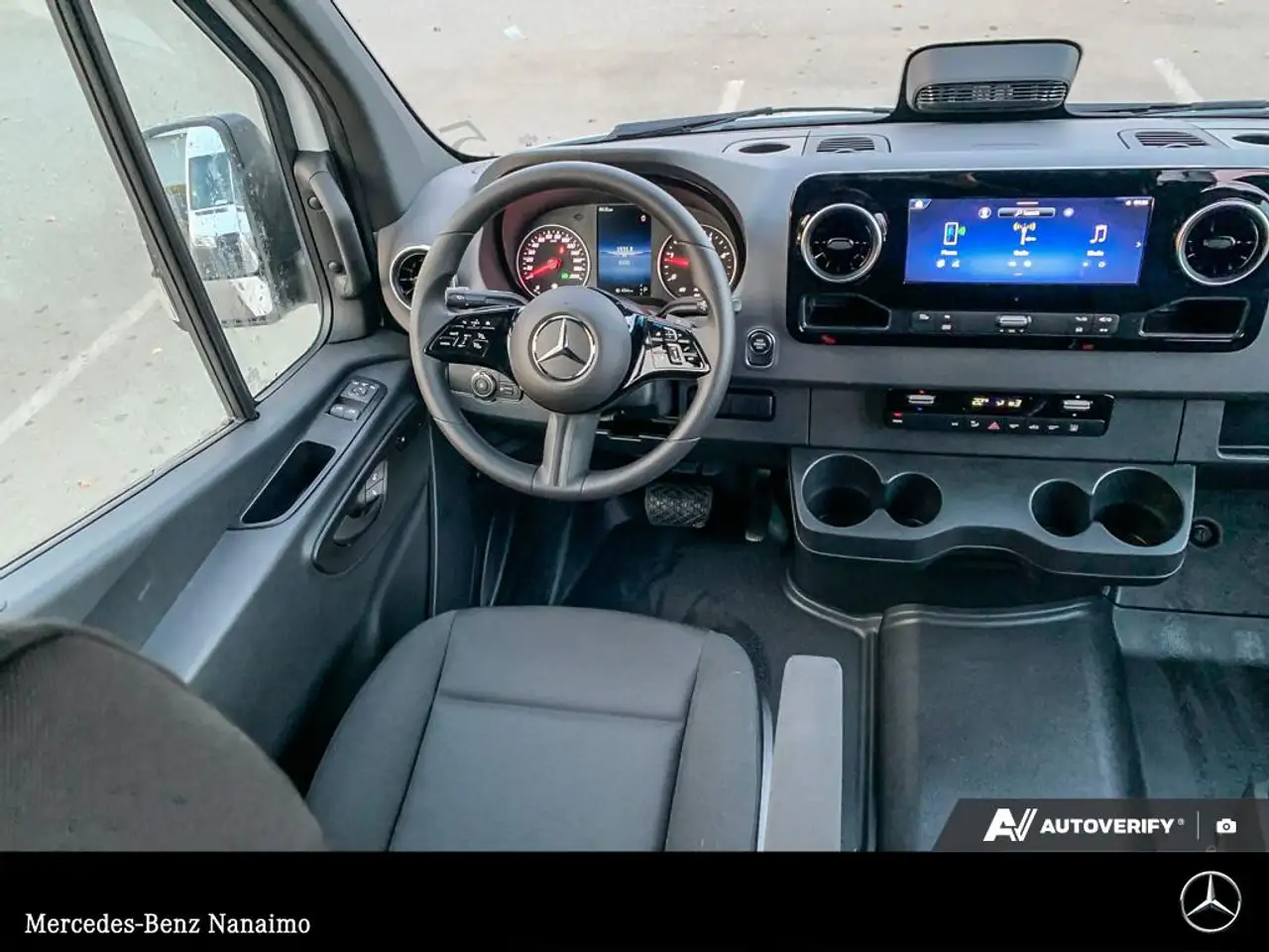 Mercedes-Benz Sprinter - Image 19