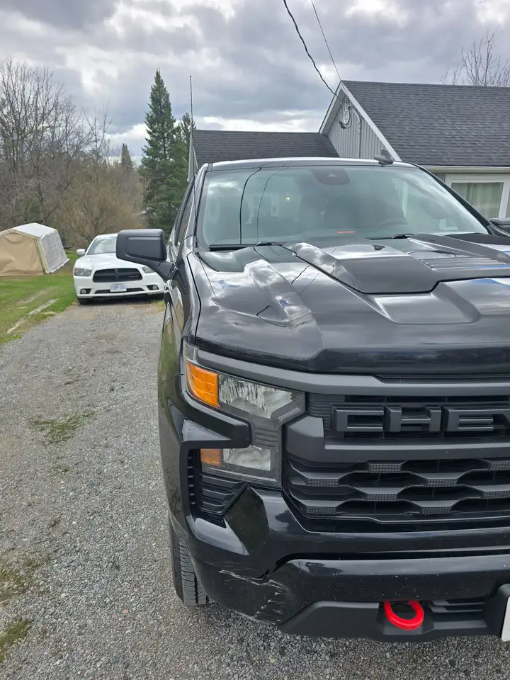 Chevrolet Silverado 1500 - Image 3