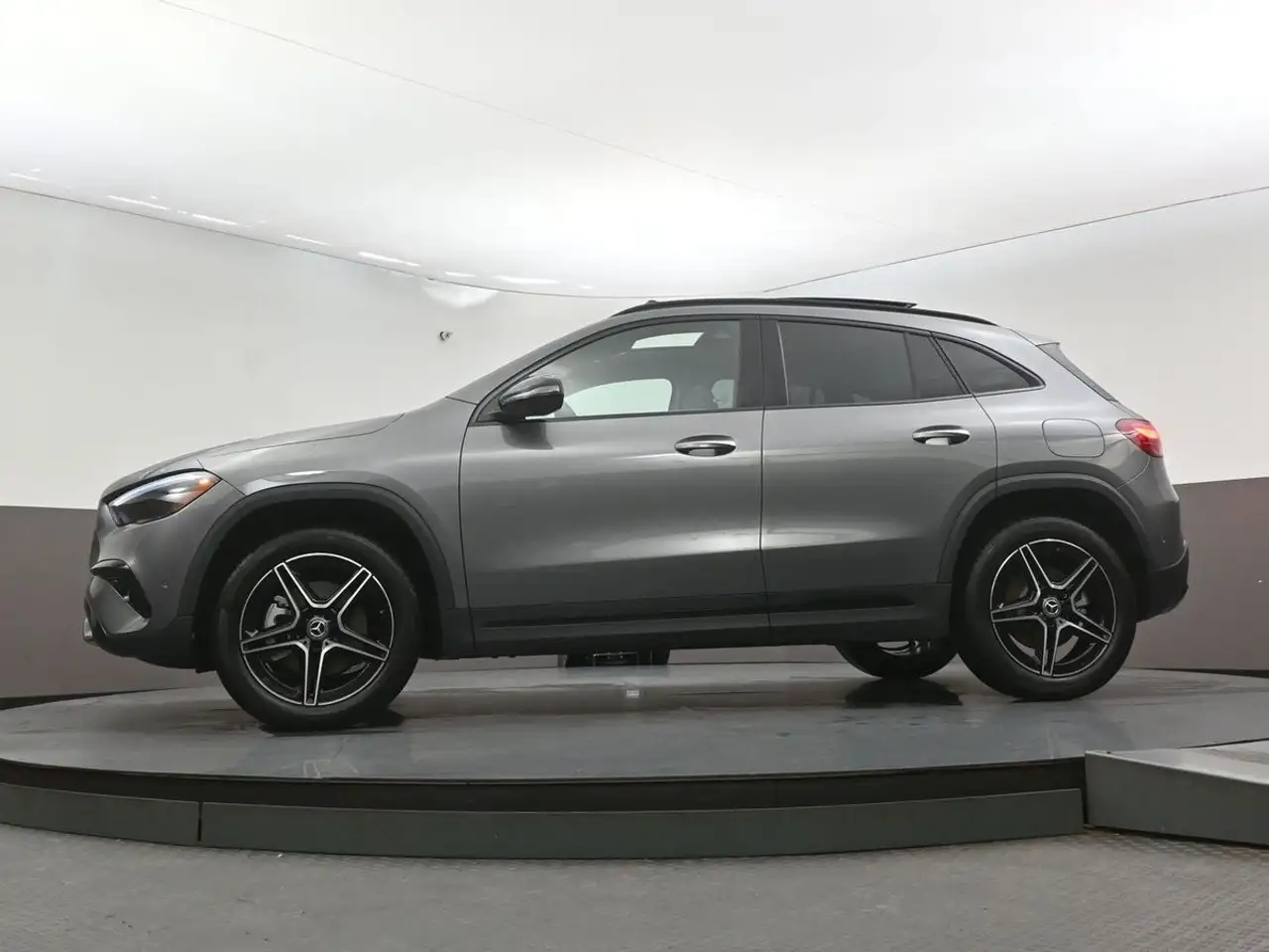 Mercedes-Benz GLA - Image 40