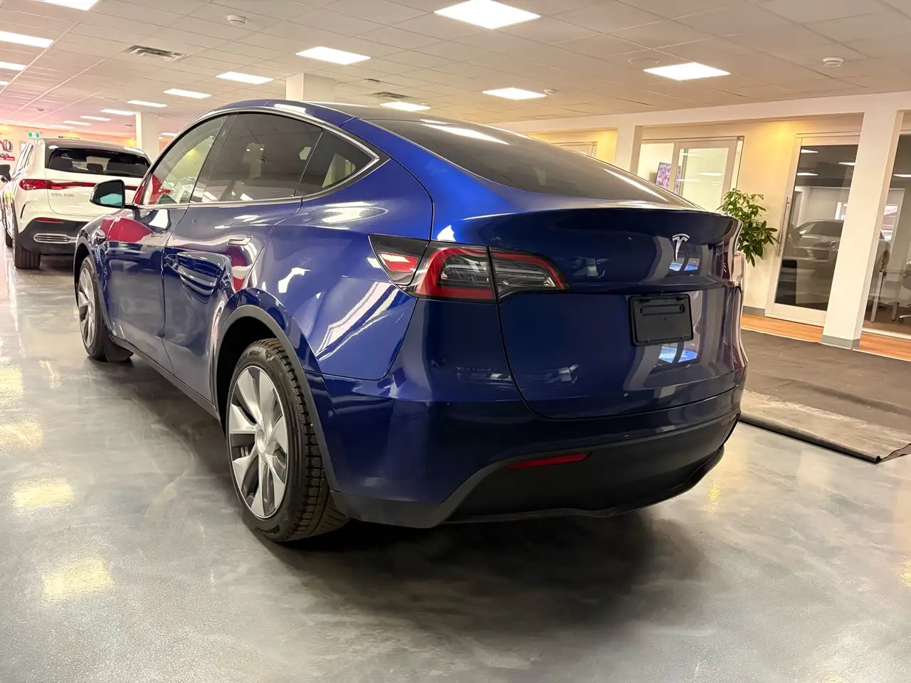 Tesla Model Y - Image 6