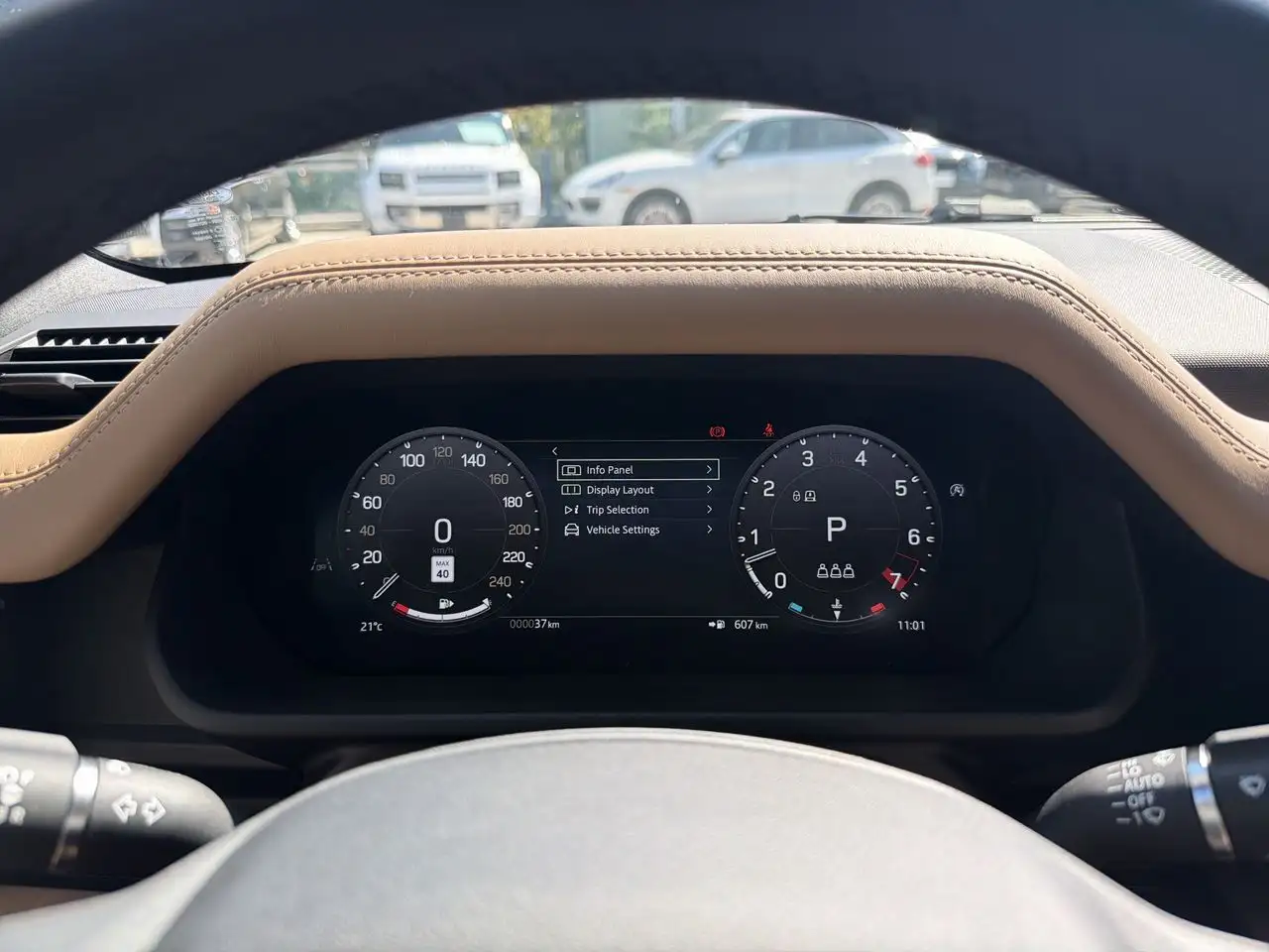 Land Rover Defender - Image 12