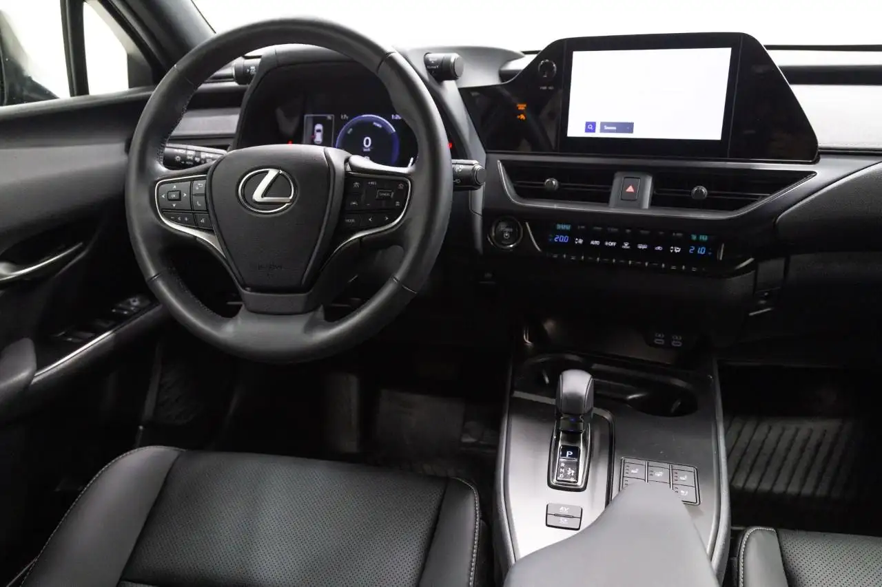 Lexus UX 300h - Image 18