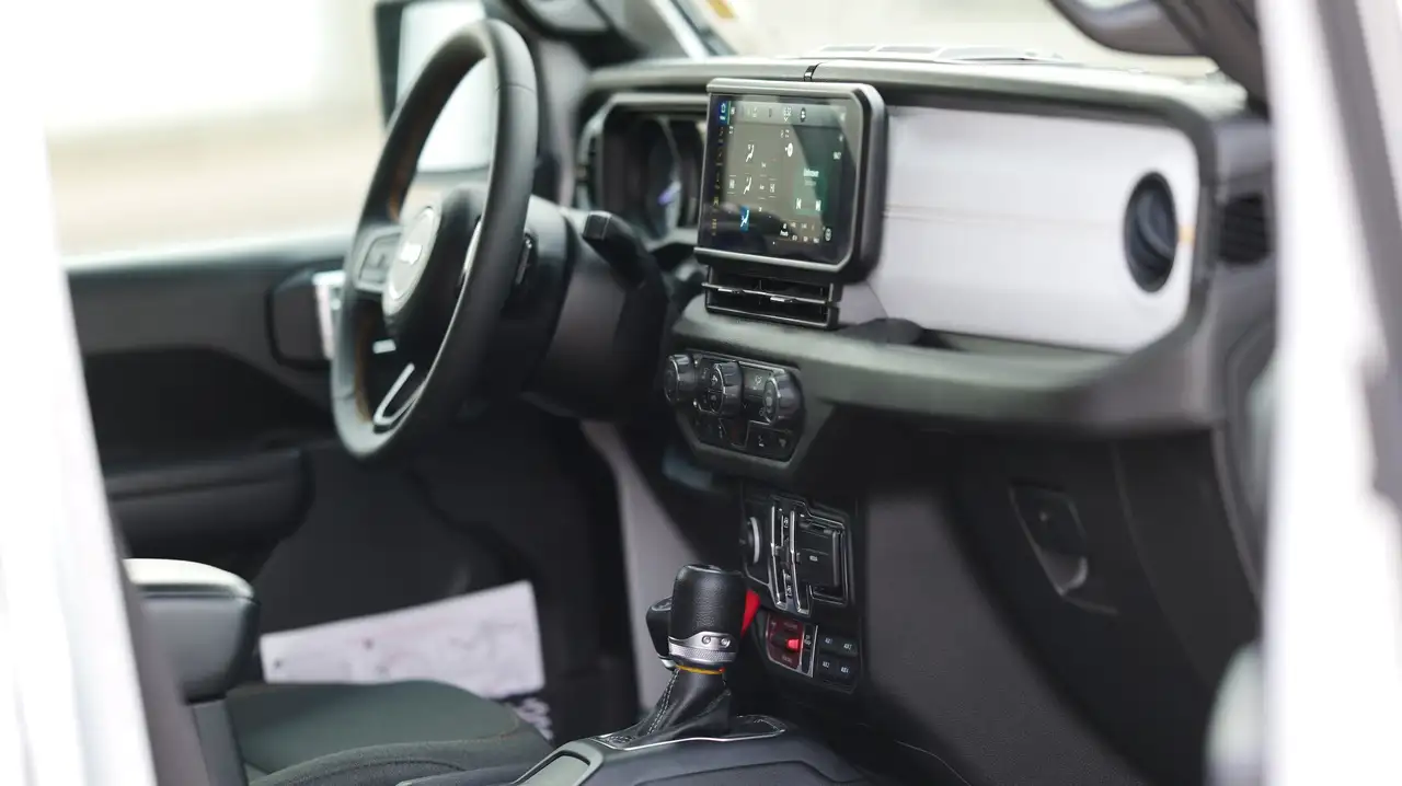 Jeep Wrangler - Image 15