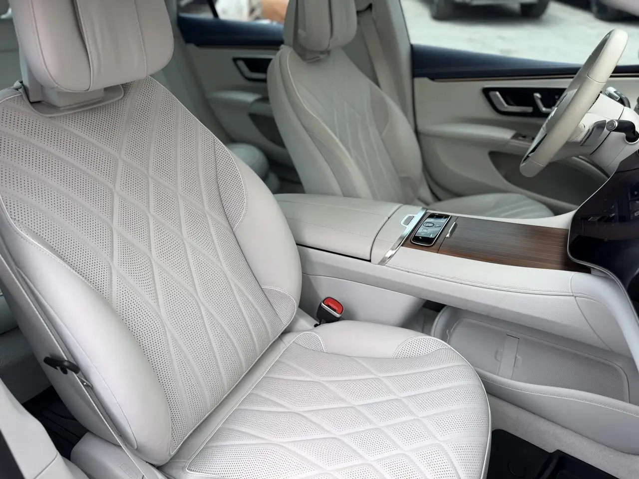 Mercedes-Benz EQS - Image 19