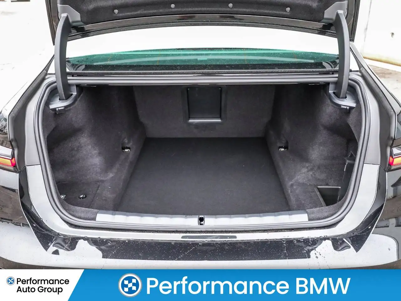 BMW 7 Series - Image 7
