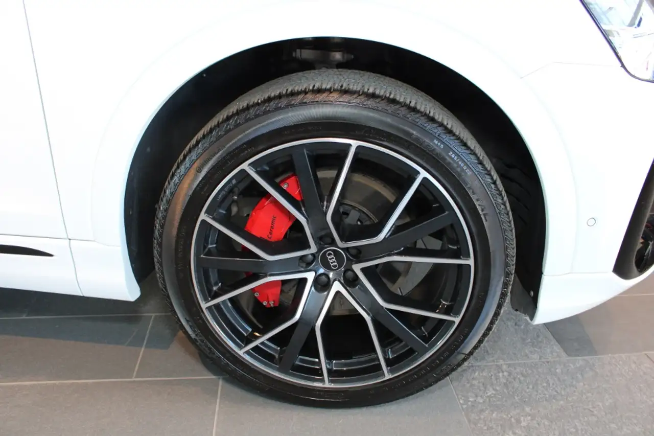 Audi Q8 - Image 25