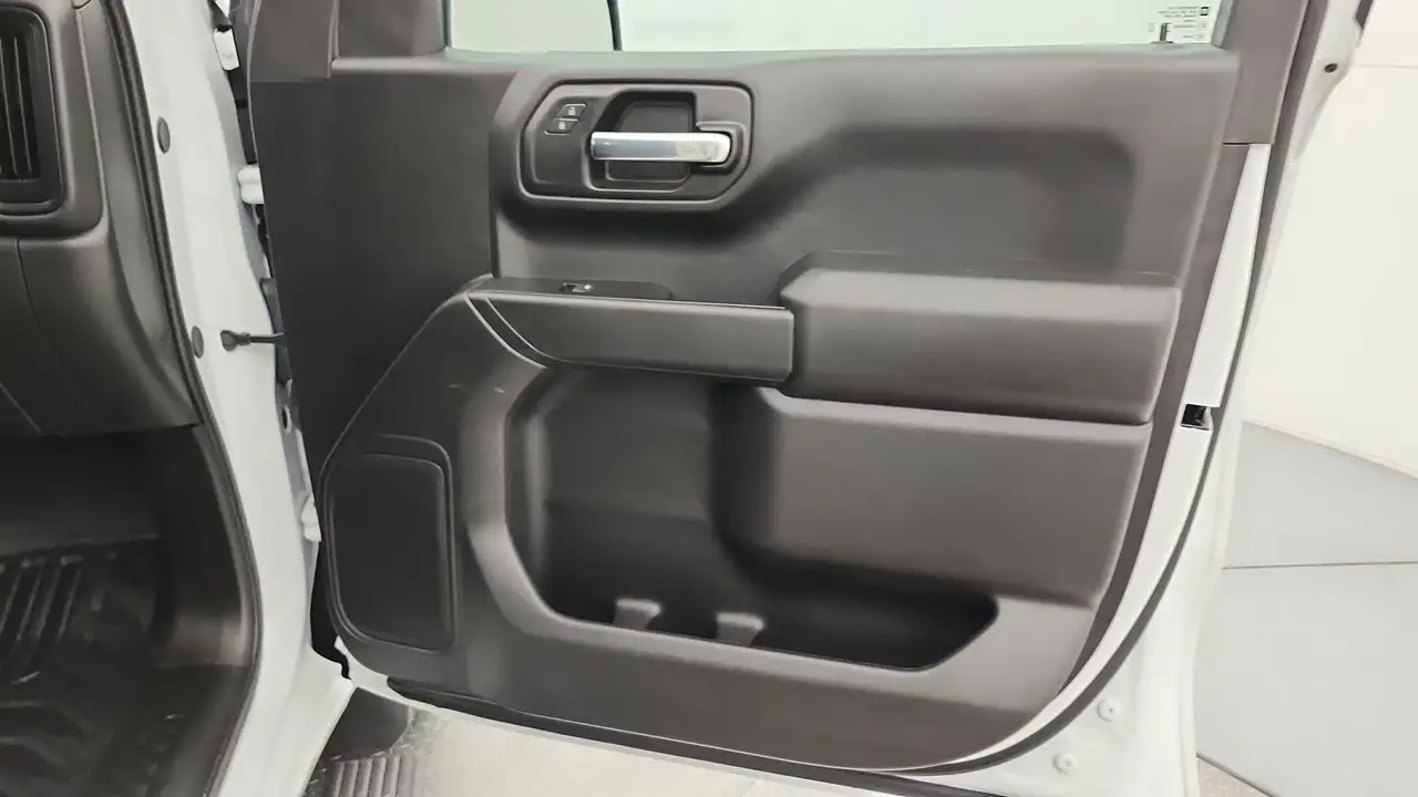 Chevrolet Silverado 1500 - Image 30