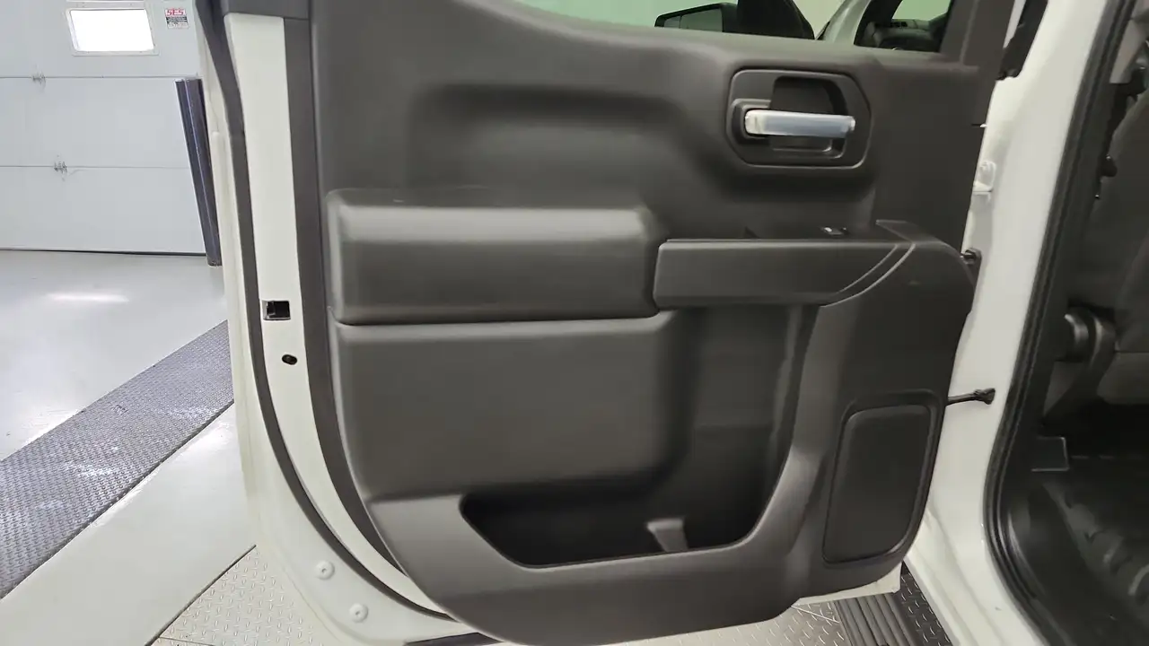 Chevrolet Silverado 1500 - Image 27
