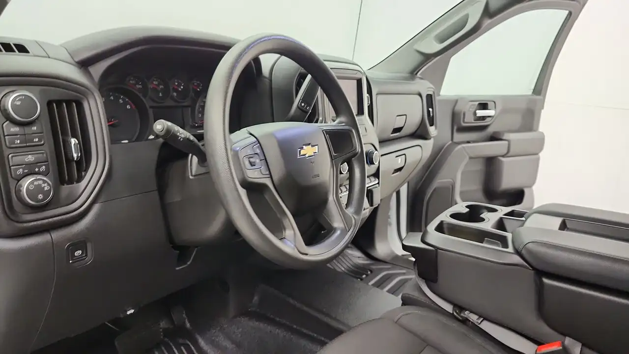 Chevrolet Silverado 1500 - Image 13