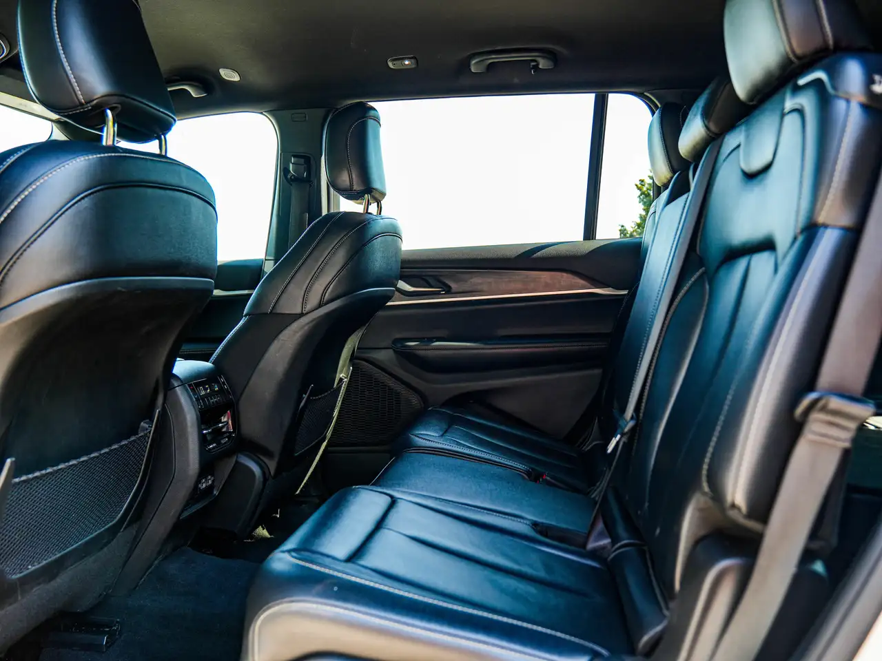Jeep Grand Cherokee - Image 38
