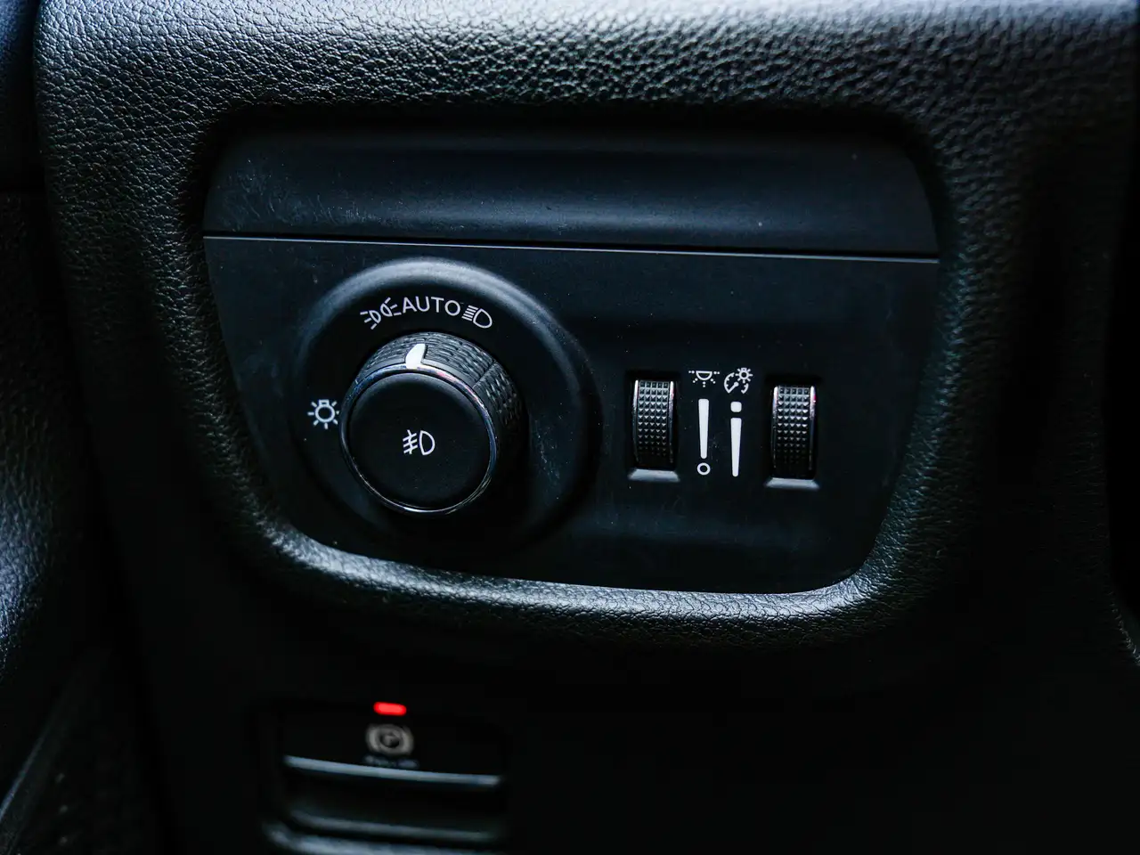 Jeep Grand Cherokee - Image 42