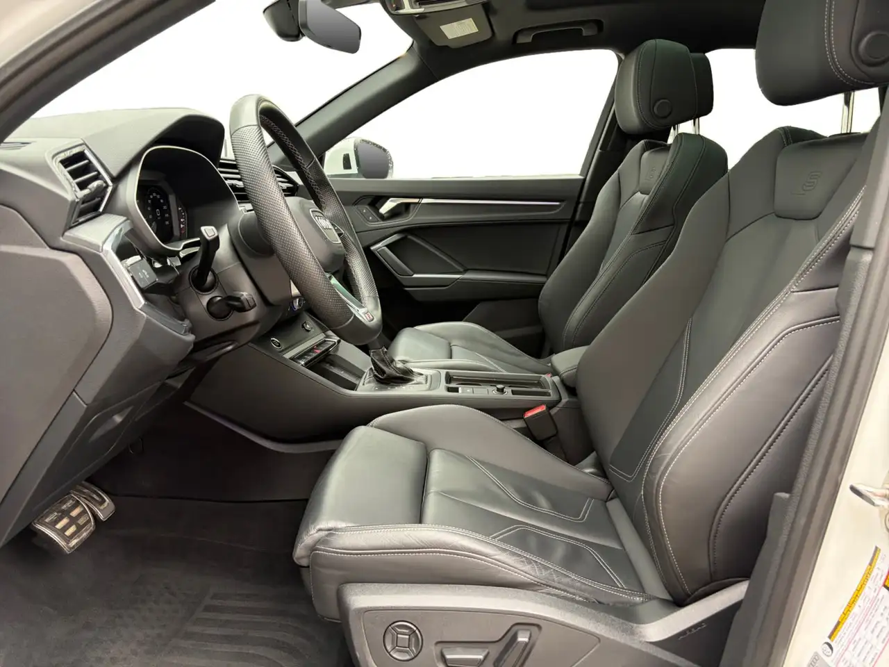Audi Q3 - Image 10