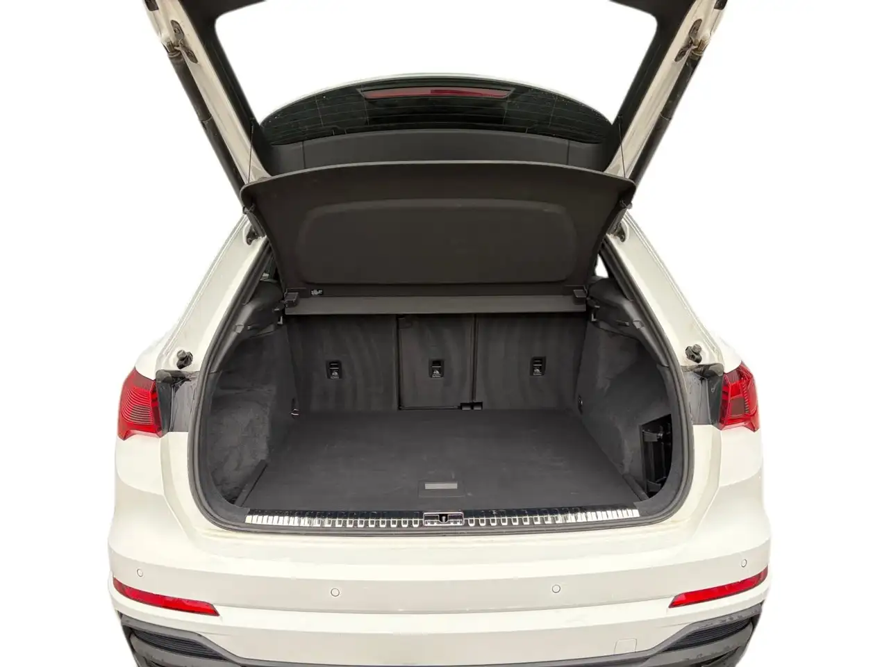 Audi Q3 - Image 21