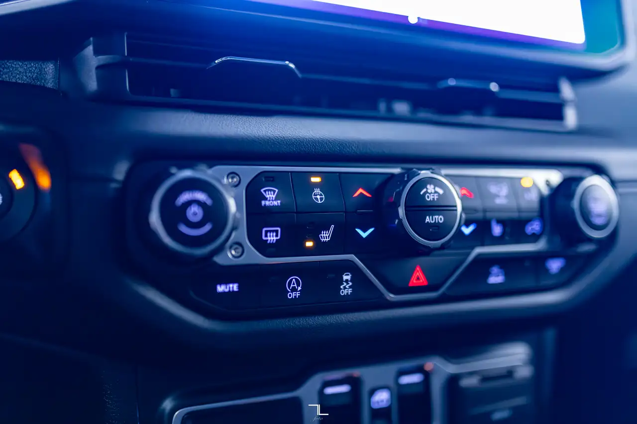 Jeep Wrangler - Image 20