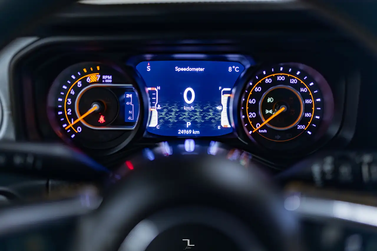 Jeep Wrangler - Image 16