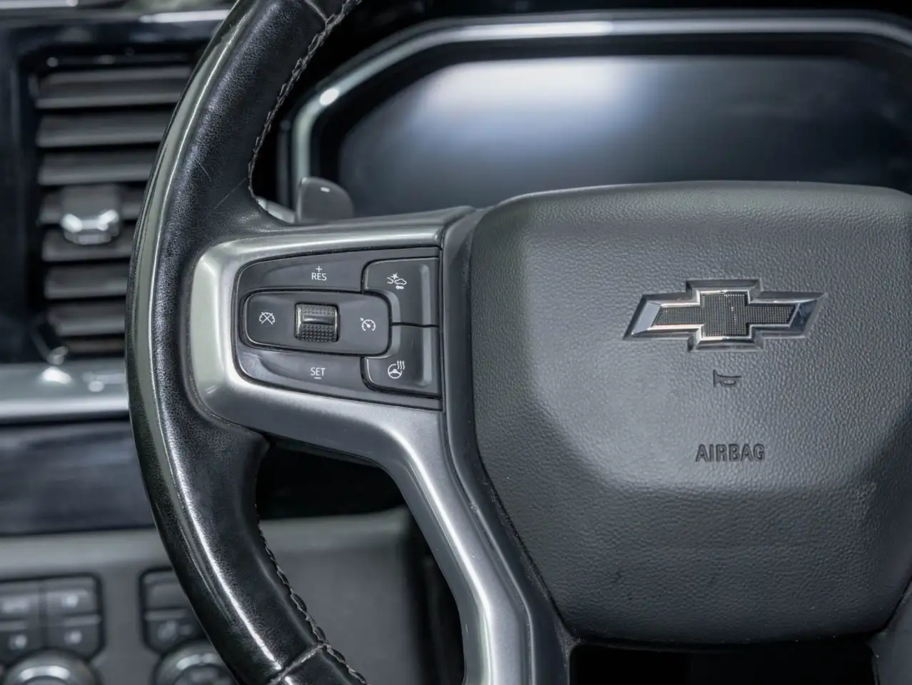 Chevrolet Silverado 1500 - Image 15