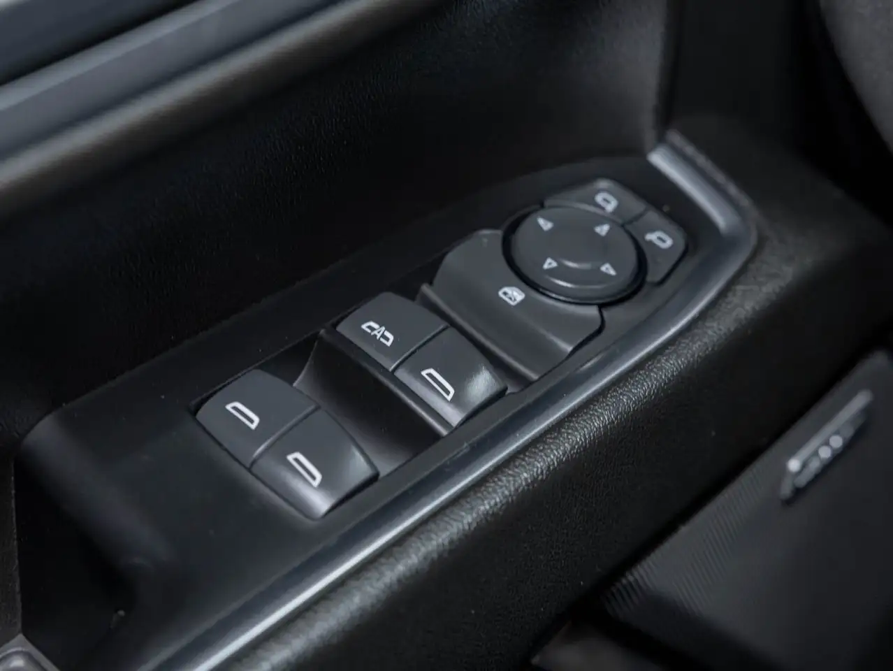 Chevrolet Silverado 1500 - Image 29