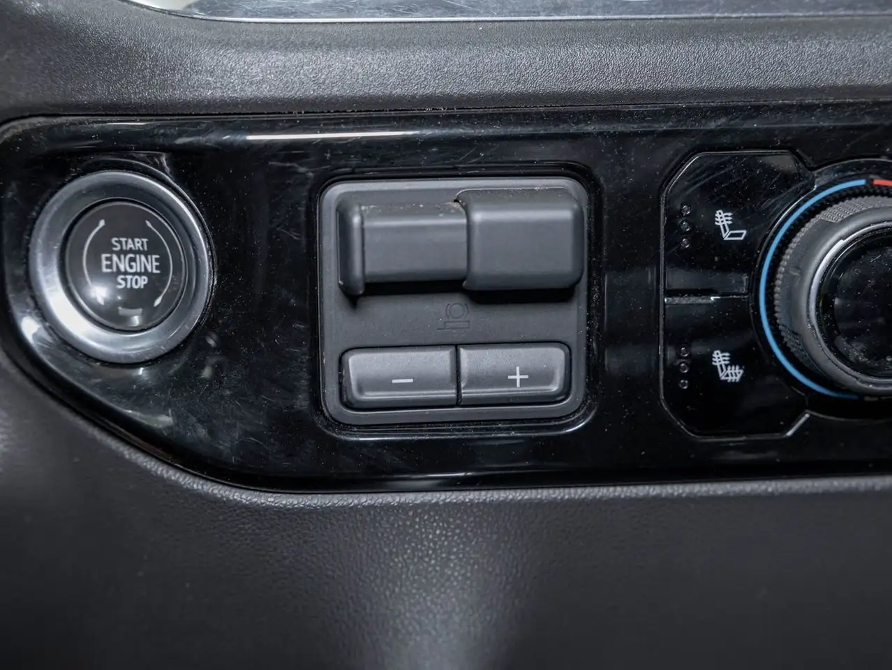 Chevrolet Silverado 1500 - Image 24