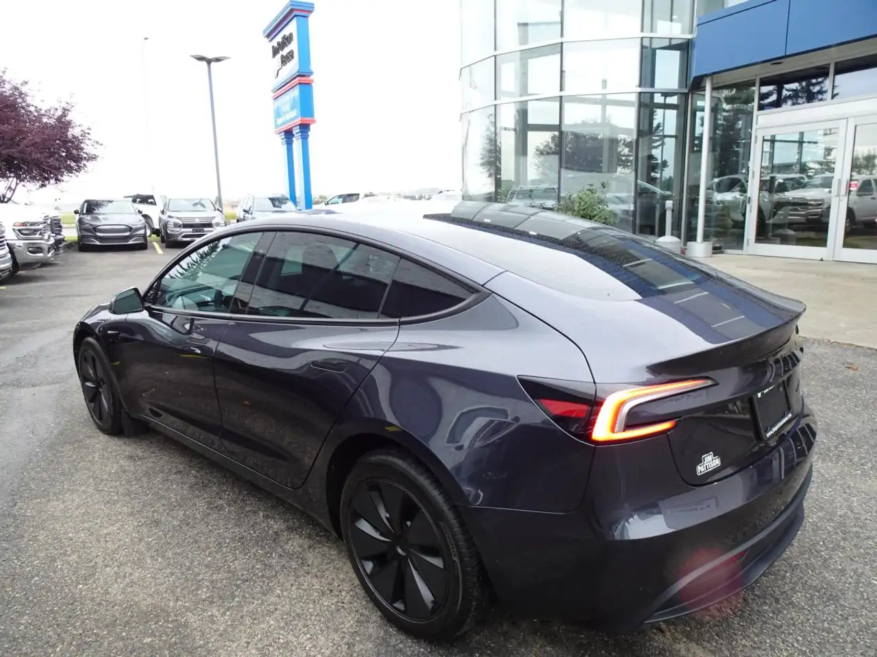 Tesla Model 3 - Image 8