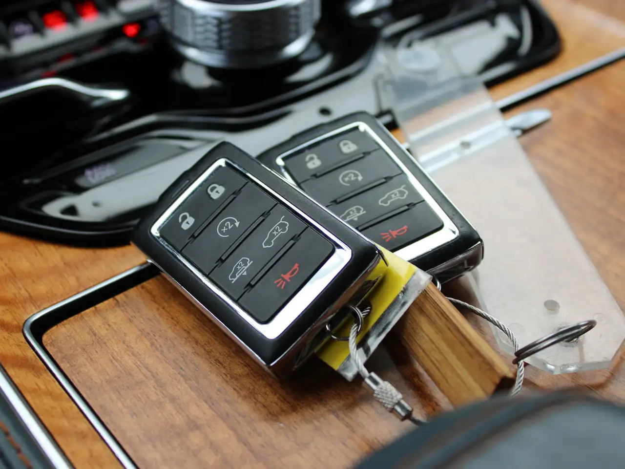 Jeep Grand Wagoneer - Image 37