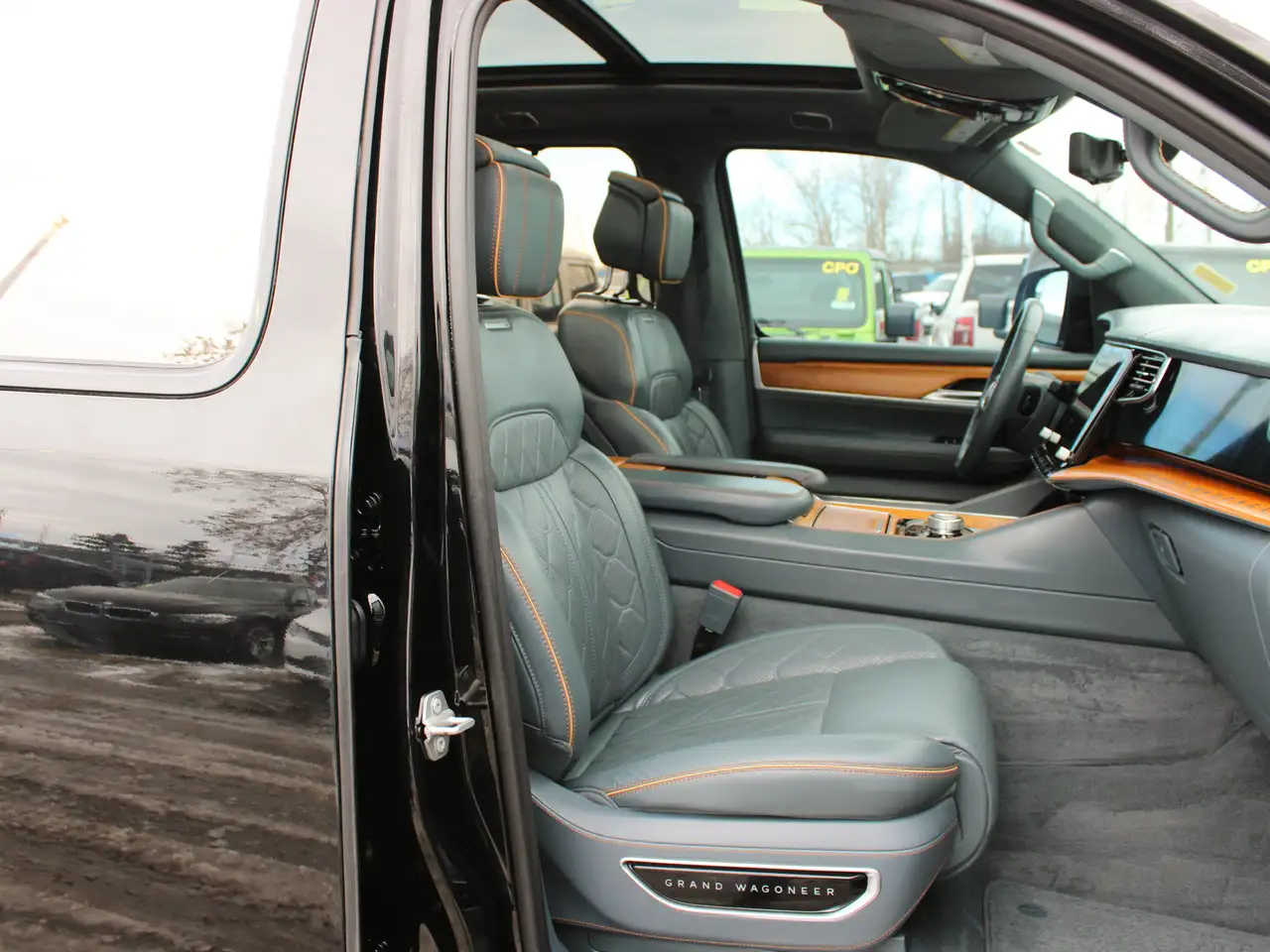 Jeep Grand Wagoneer - Image 22