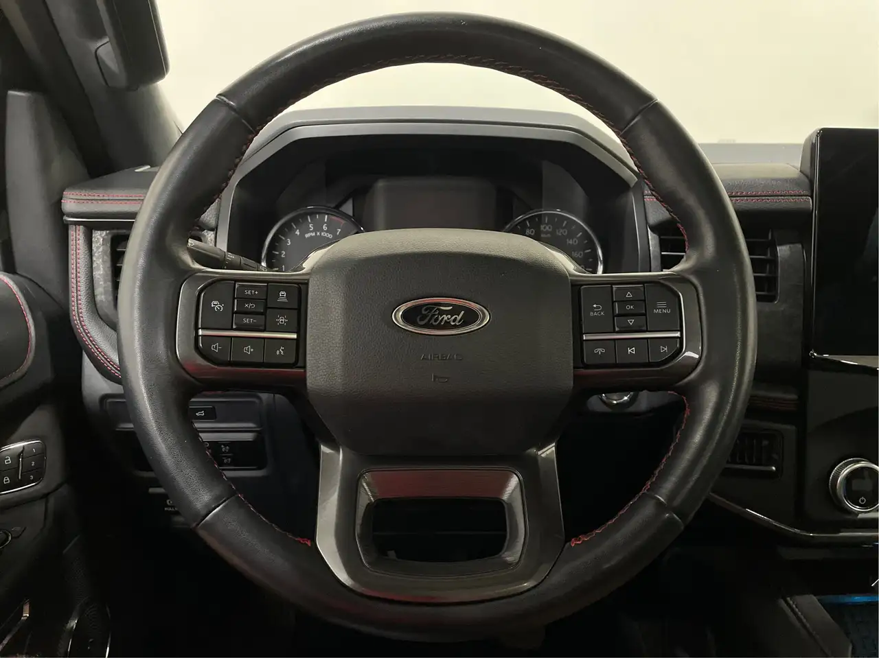 Ford Expedition - Image 29