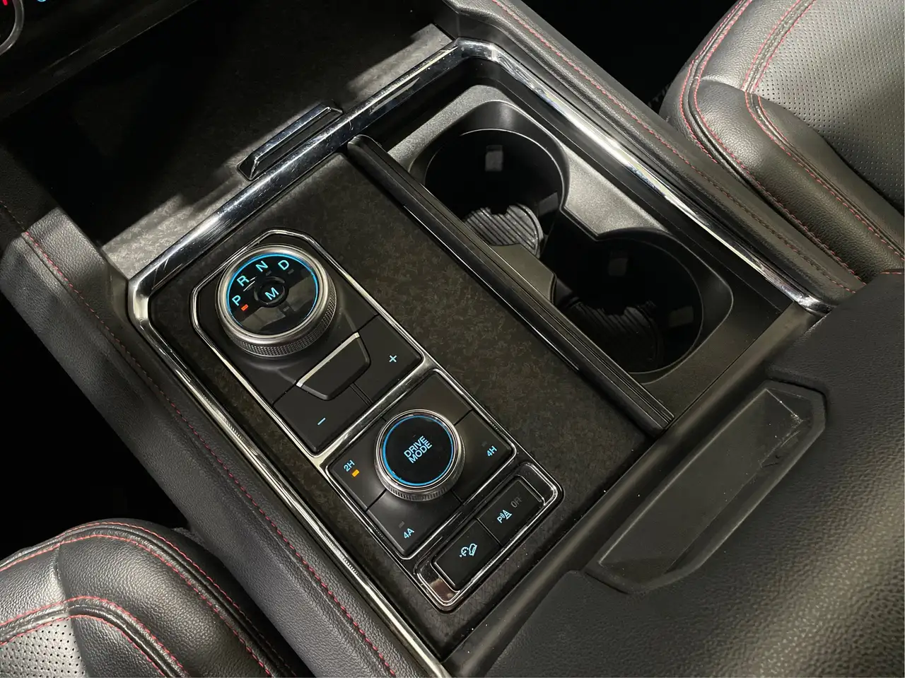 Ford Expedition - Image 31