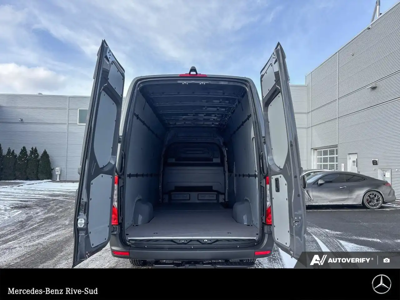 Mercedes-Benz Sprinter - Image 17