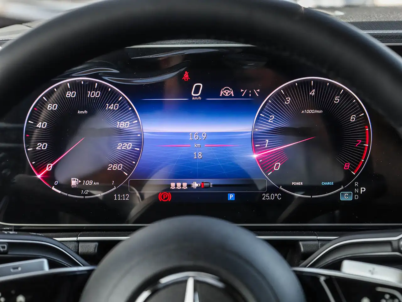 Mercedes-Benz GLE - Image 23