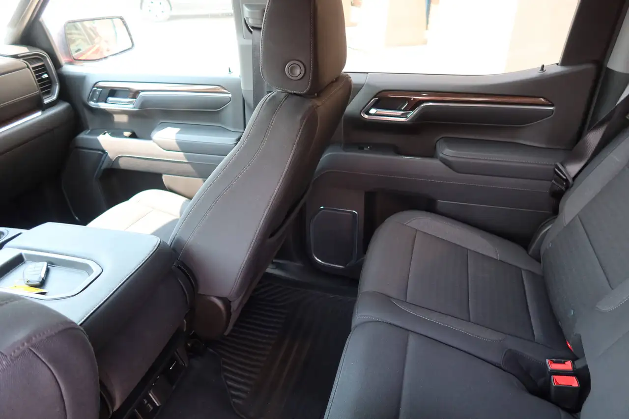 Chevrolet Silverado 1500 - Image 8