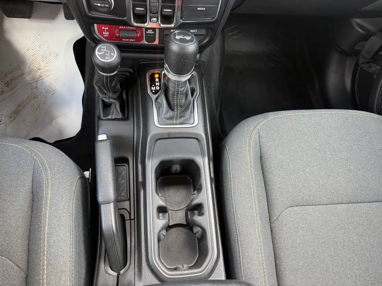 Jeep Wrangler - Image 21