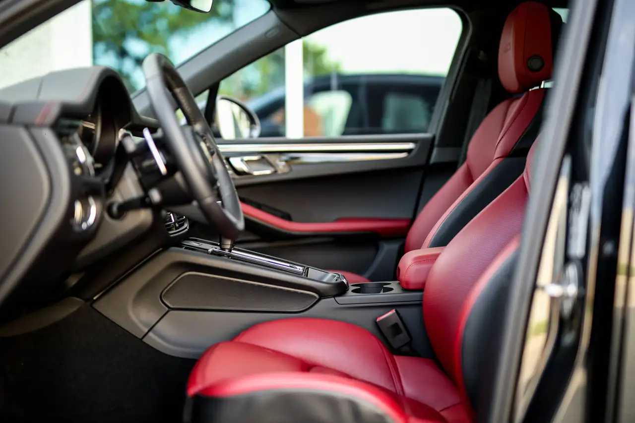 Porsche Macan - Image 25