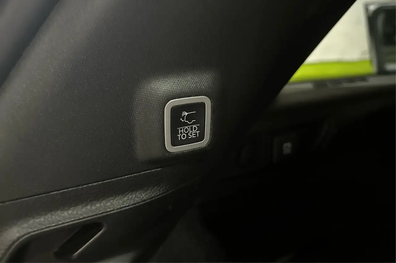 Jeep Grand Cherokee - Image 13