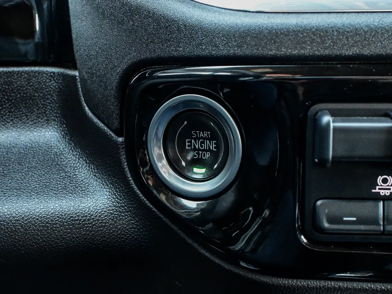 Chevrolet Silverado 1500 - Image 26