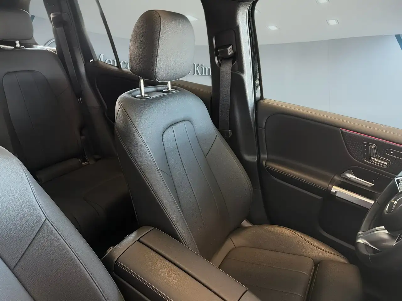 Mercedes-Benz GLB - Image 32