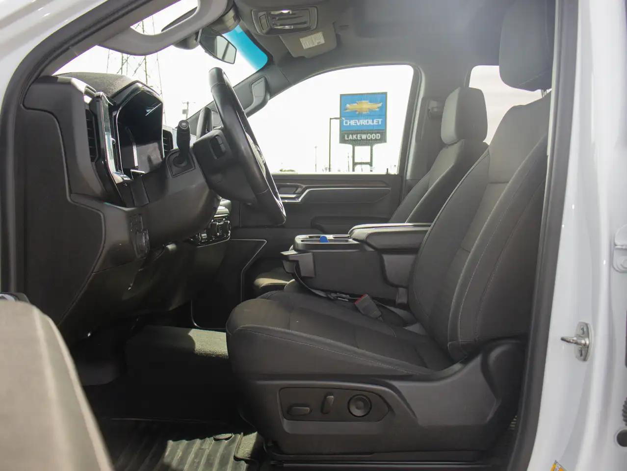 Chevrolet Silverado 1500 - Image 17