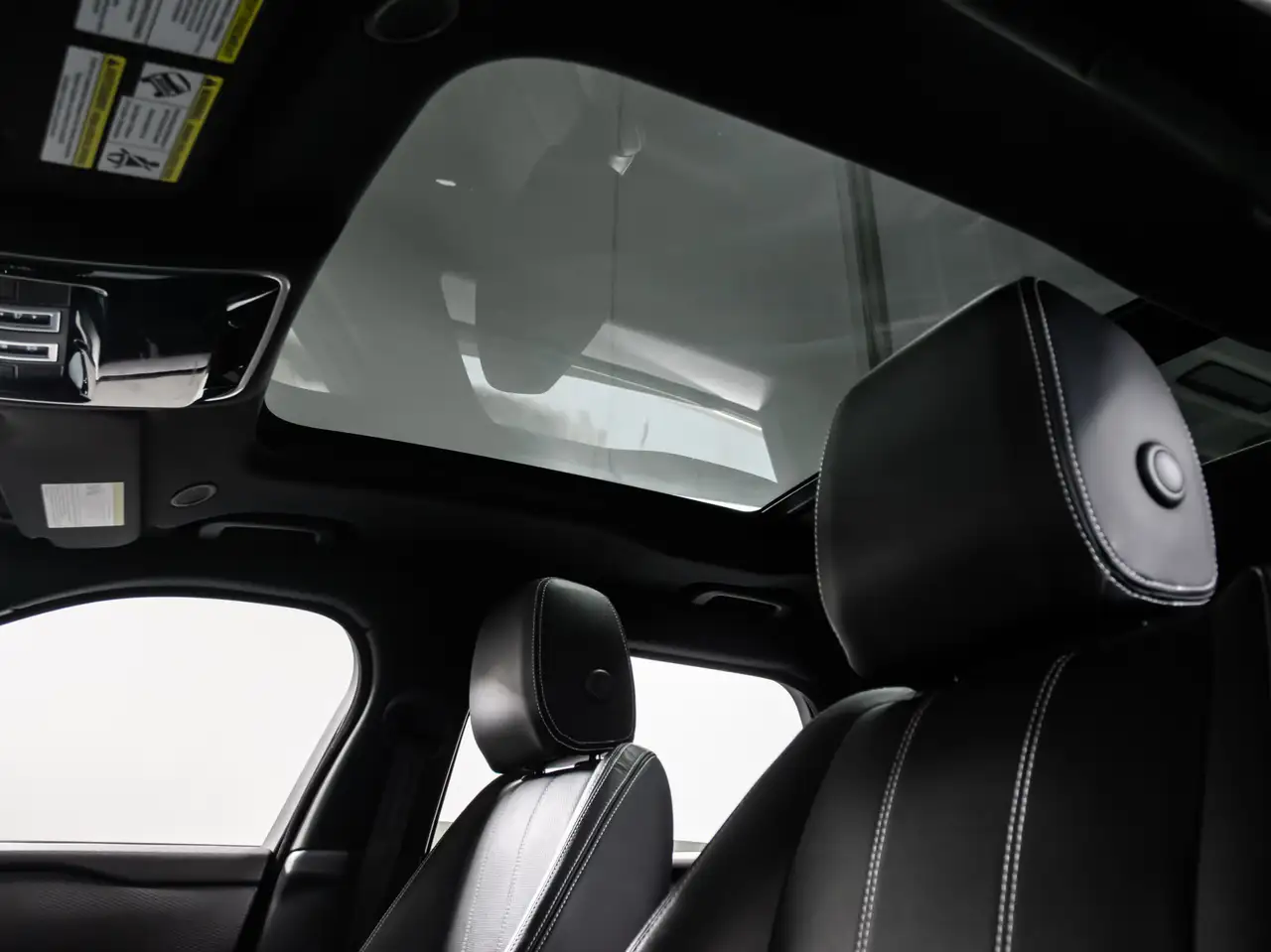 Land Rover Range Rover Velar - Image 12