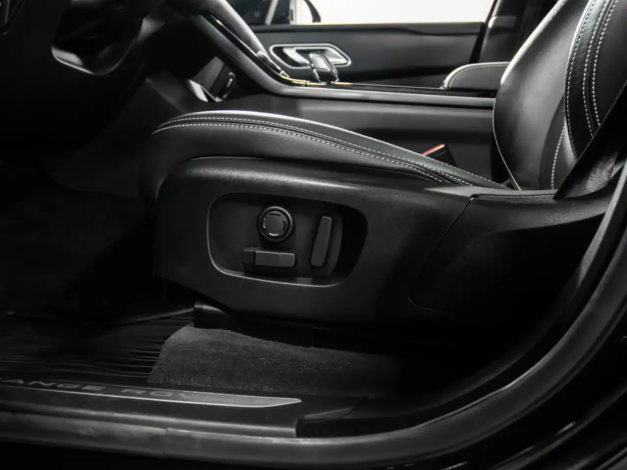 Land Rover Range Rover Velar - Image 16