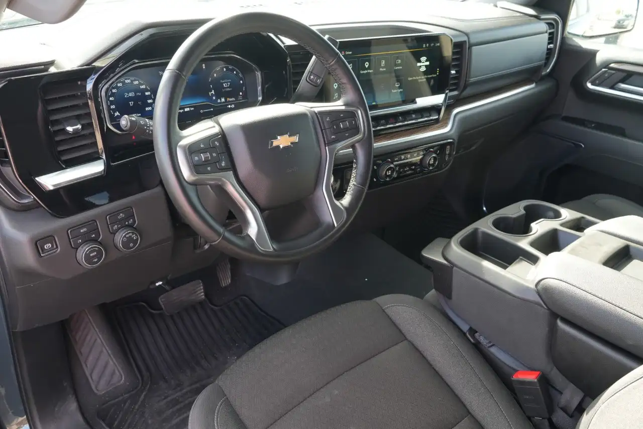 Chevrolet Silverado 1500 - Image 10