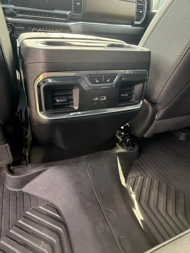 Chevrolet Silverado 1500 - Image 18