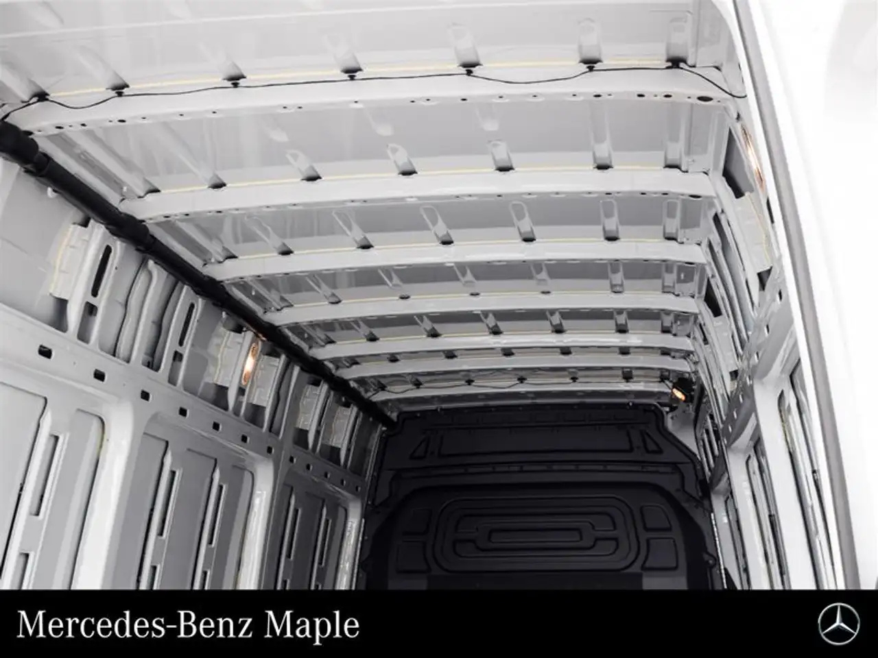 Mercedes-Benz Sprinter - Image 11