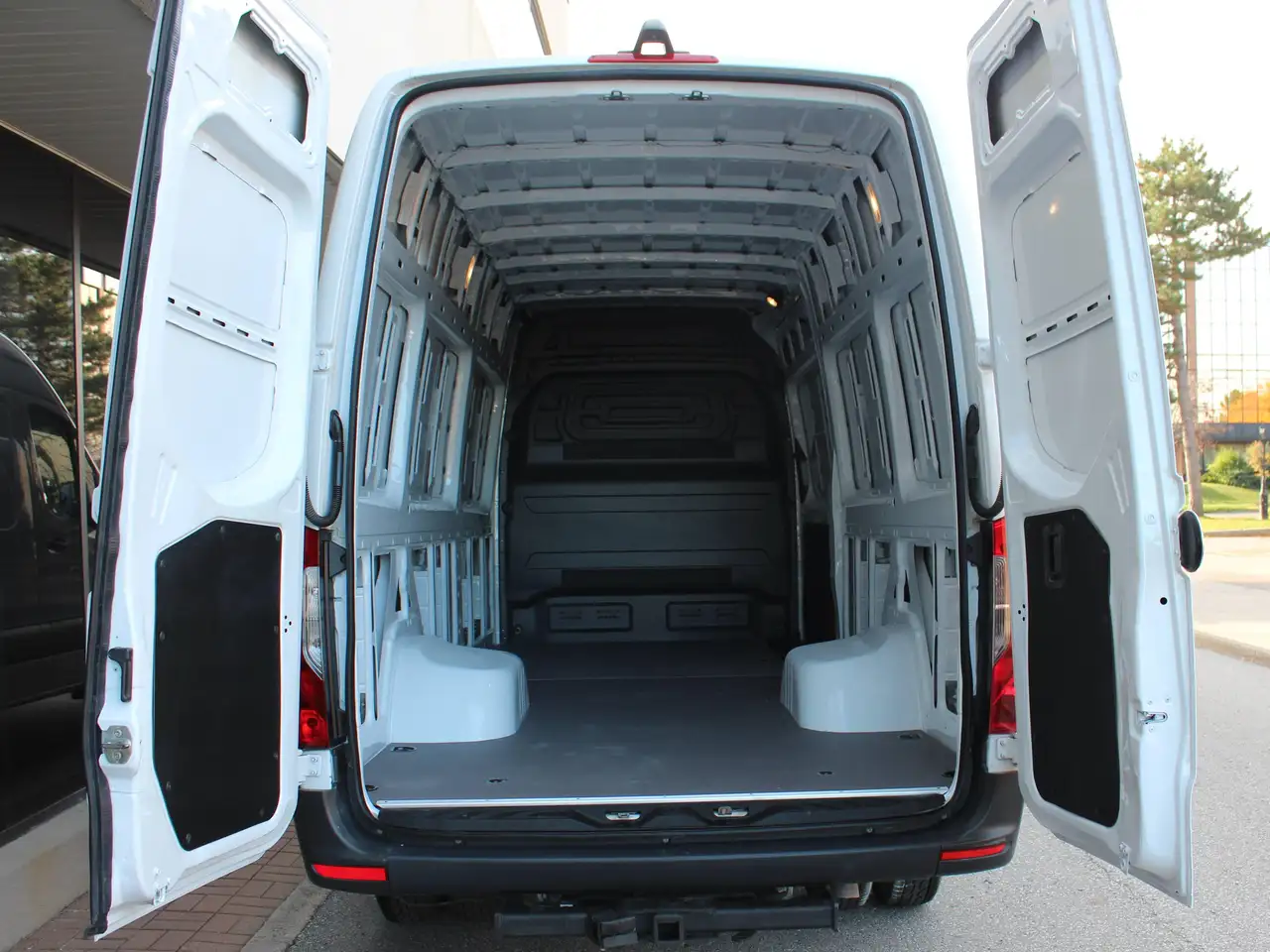 Mercedes-Benz Sprinter 3500 - Image 19