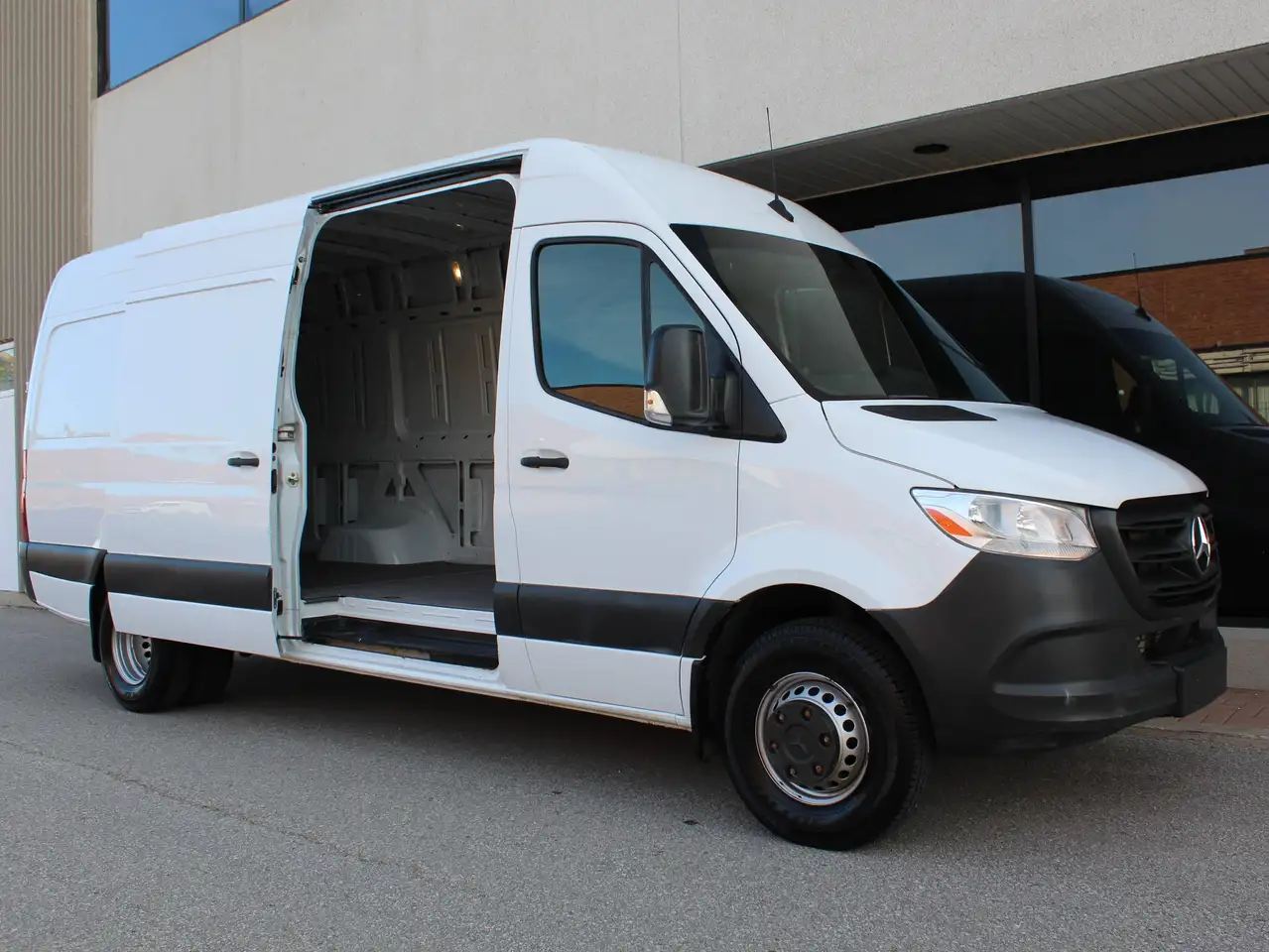 Mercedes-Benz Sprinter 3500 - Image 25