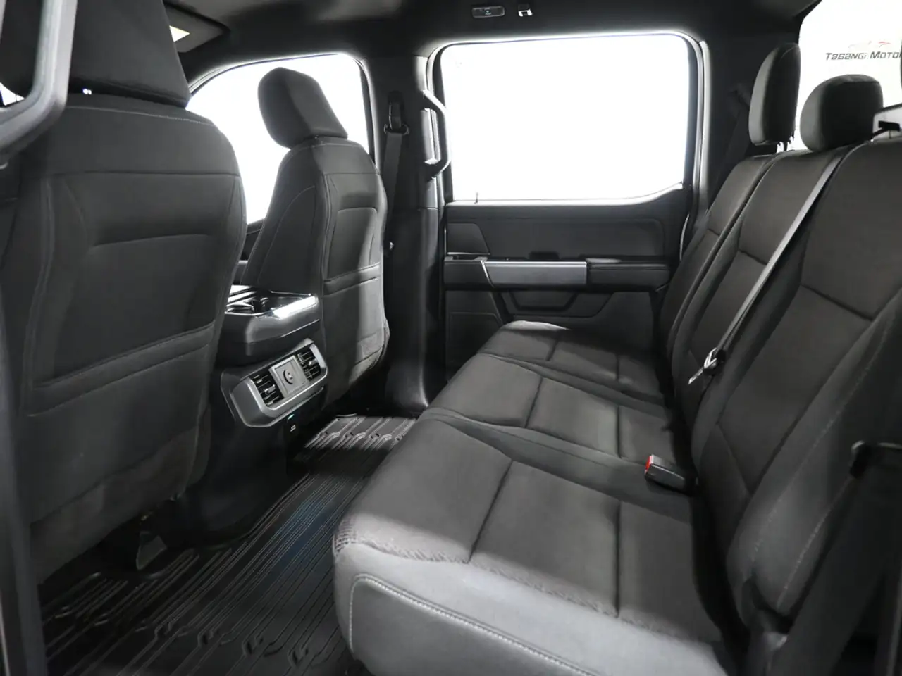 Ford F-150 - Image 23